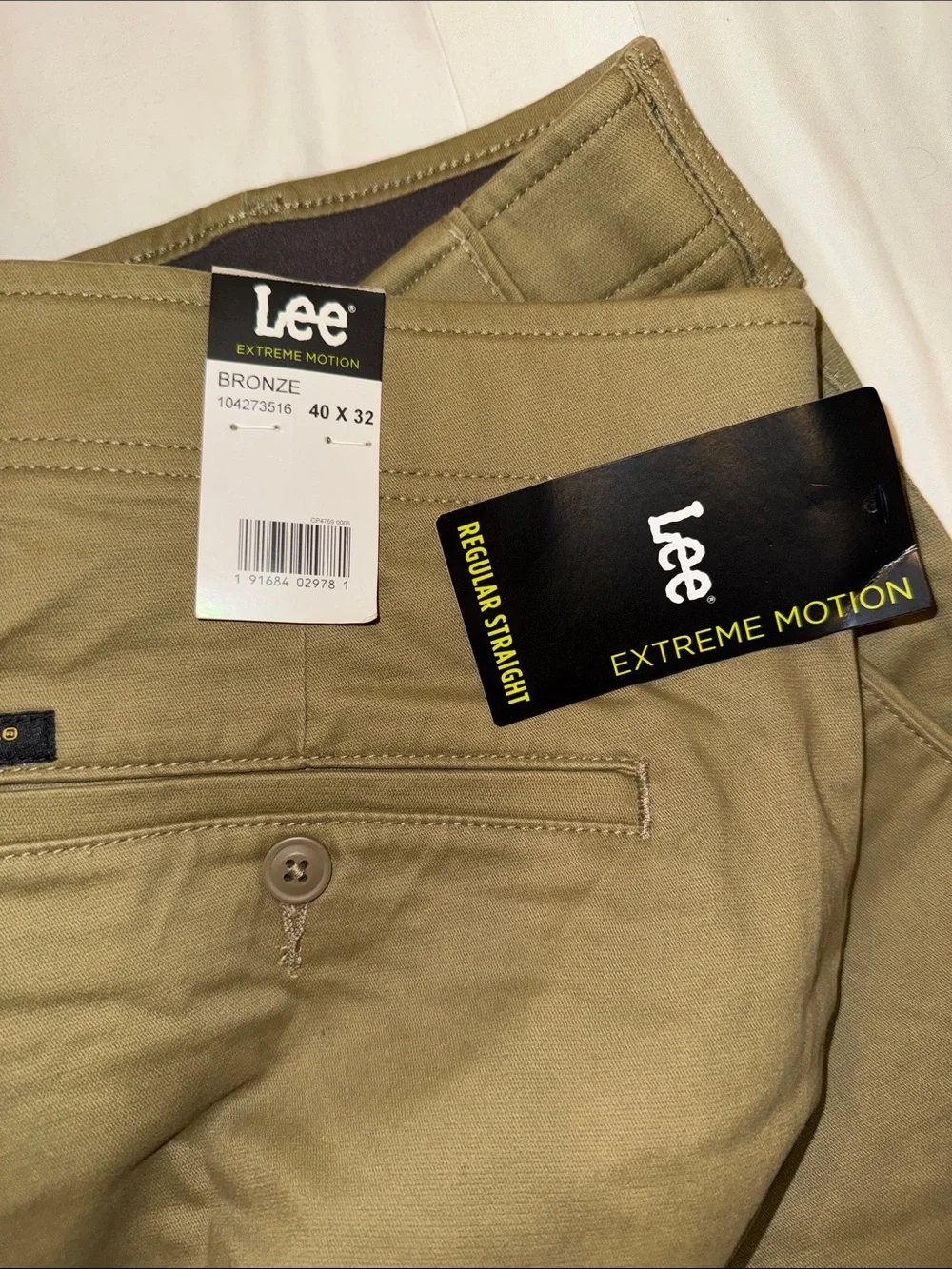 NWT Men’s Lee Extreme Motion Flat Front Pant
